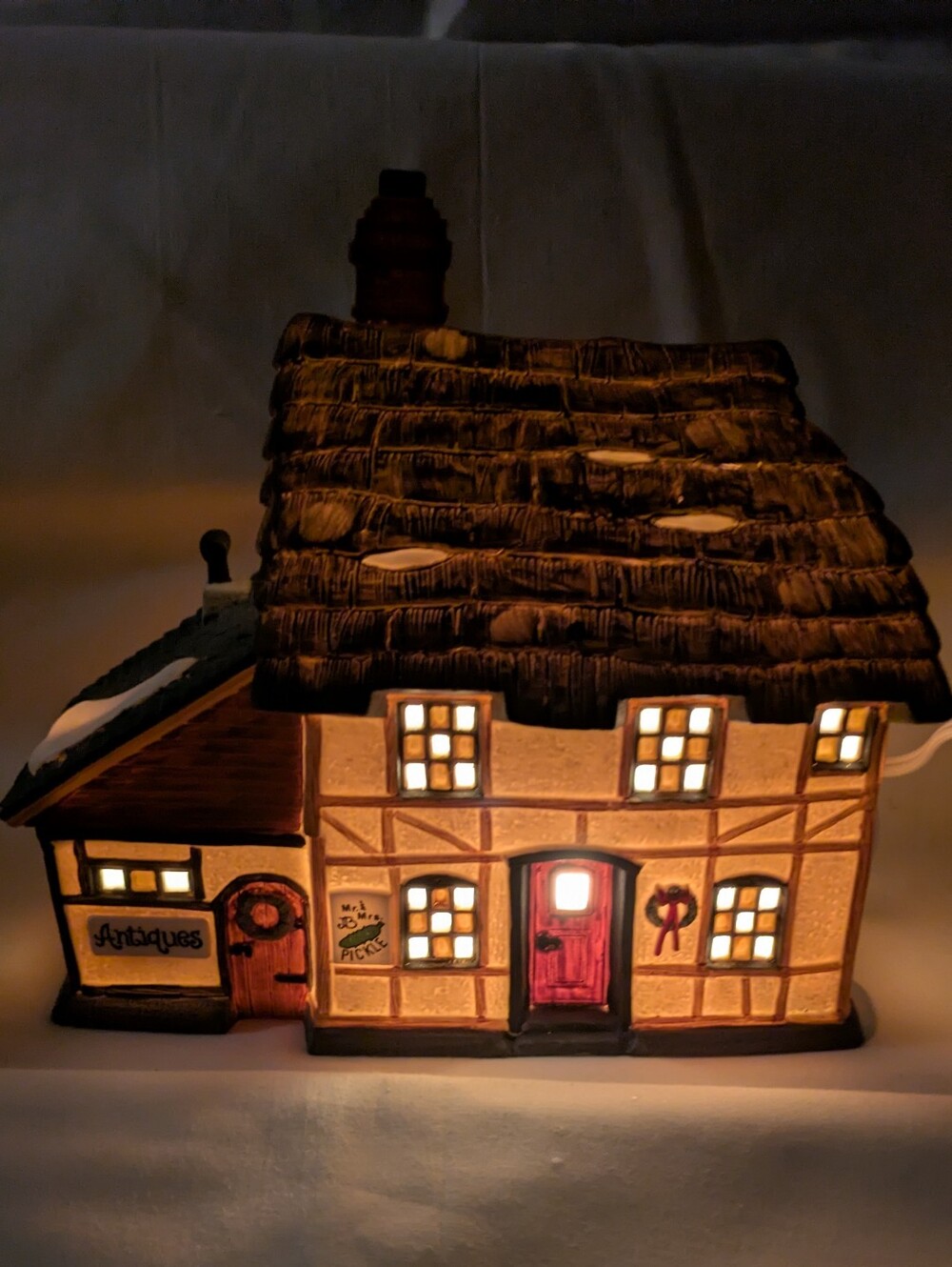 Department 56 Mr & Mrs Pickle Antique Cottage 1994 Dickens Village Series